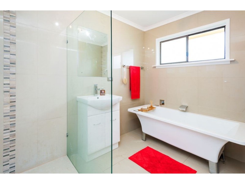 25 Goorawin Street, Runaway Bay QLD 4216