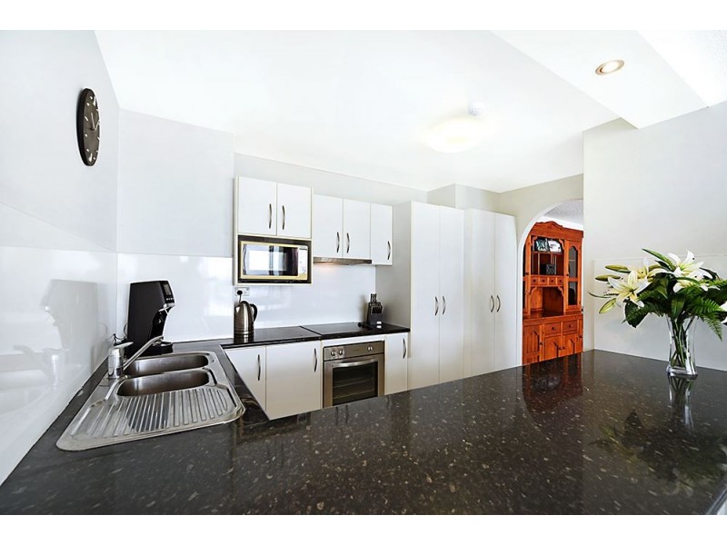 2 Riverview Parade, Surfers Paradise QLD 4217