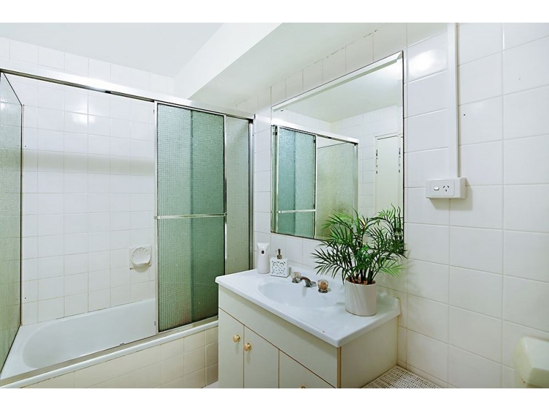 2 Riverview Parade, Surfers Paradise QLD 4217