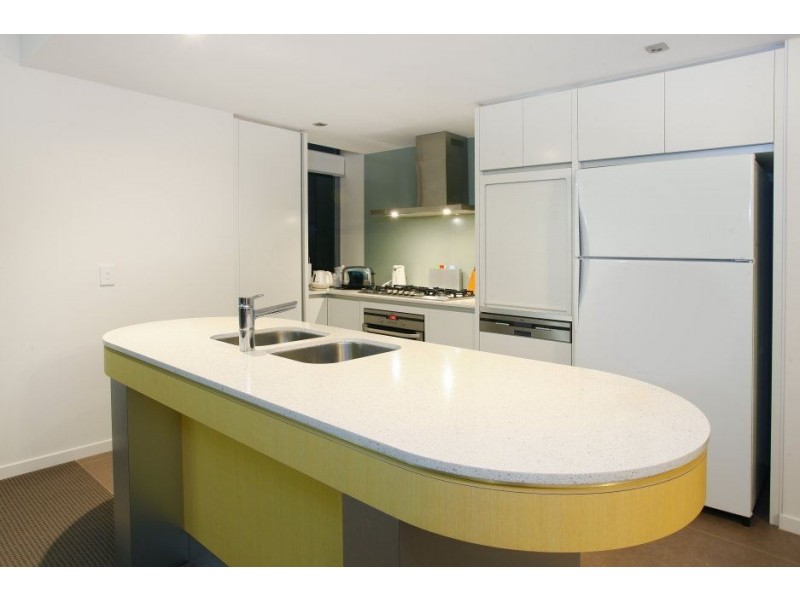 33T/20 Bayview Street, Runaway Bay QLD 4216