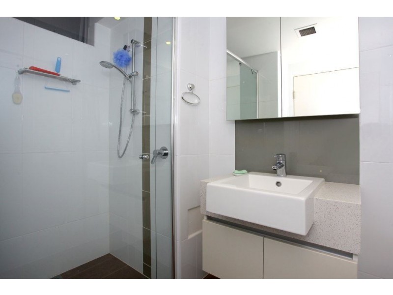 33T/20 Bayview Street, Runaway Bay QLD 4216