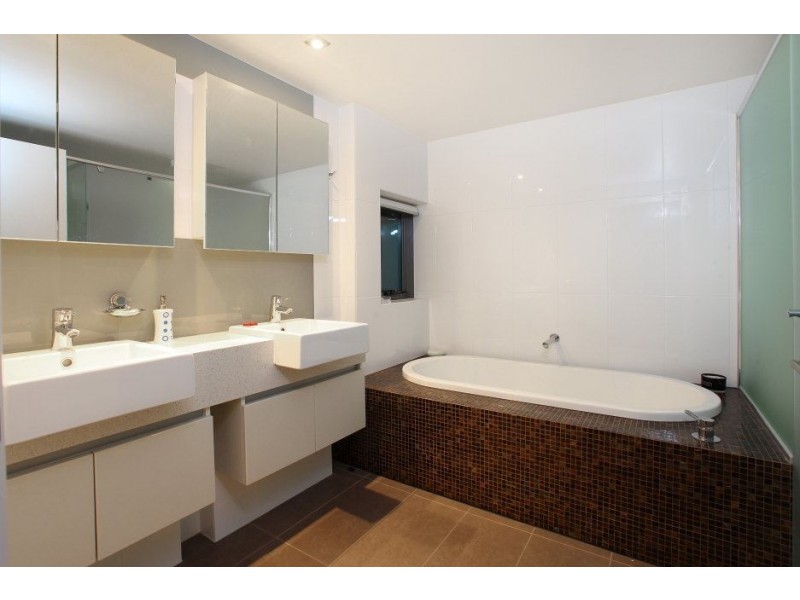 33T/20 Bayview Street, Runaway Bay QLD 4216