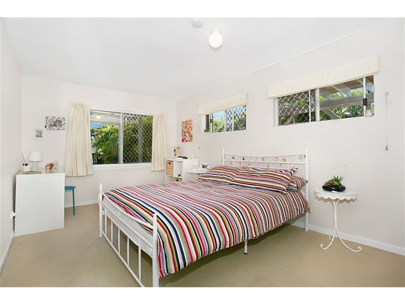 10 Lind Avenue, Southport QLD 4215