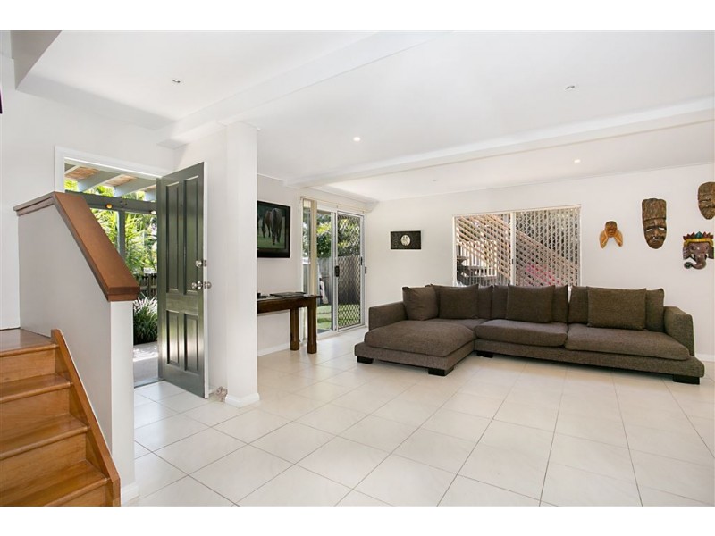 10 Lind Avenue, Southport QLD 4215