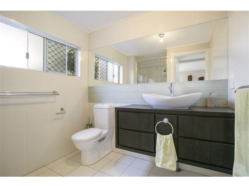 10 Lind Avenue, Southport QLD 4215