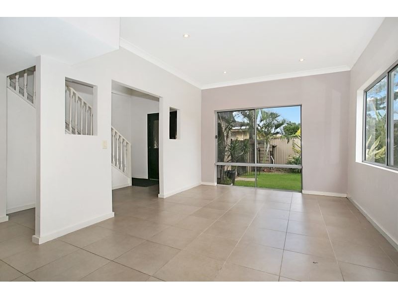 42 Markeri Street, Mermaid Waters QLD 4218