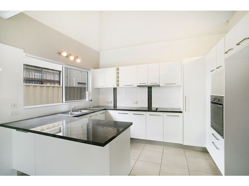 42 Markeri Street, Mermaid Waters QLD 4218