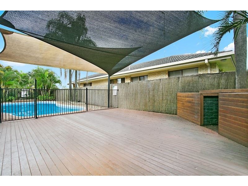 42 Markeri Street, Mermaid Waters QLD 4218