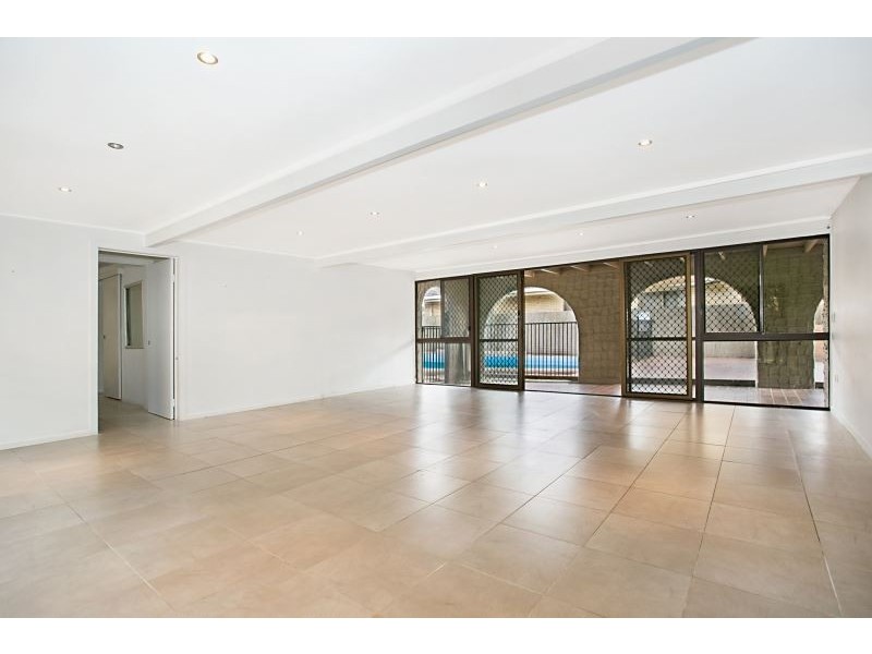 42 Markeri Street, Mermaid Waters QLD 4218