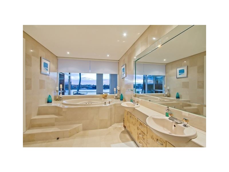 24 Paradise Place, Surfers Paradise QLD 4217