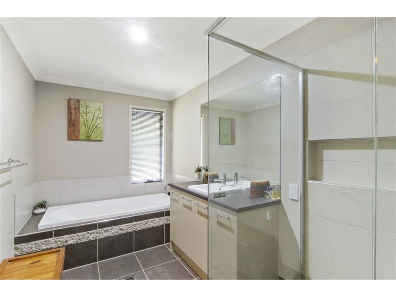 9 Meadow Court, Maudsland QLD 4210