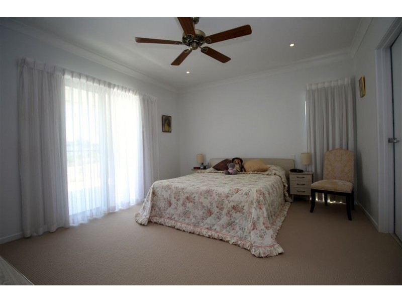 140/1 Halcyon way, Hope Island QLD 4212