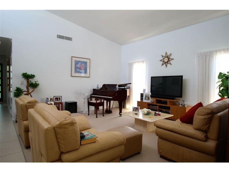 140/1 Halcyon way, Hope Island QLD 4212