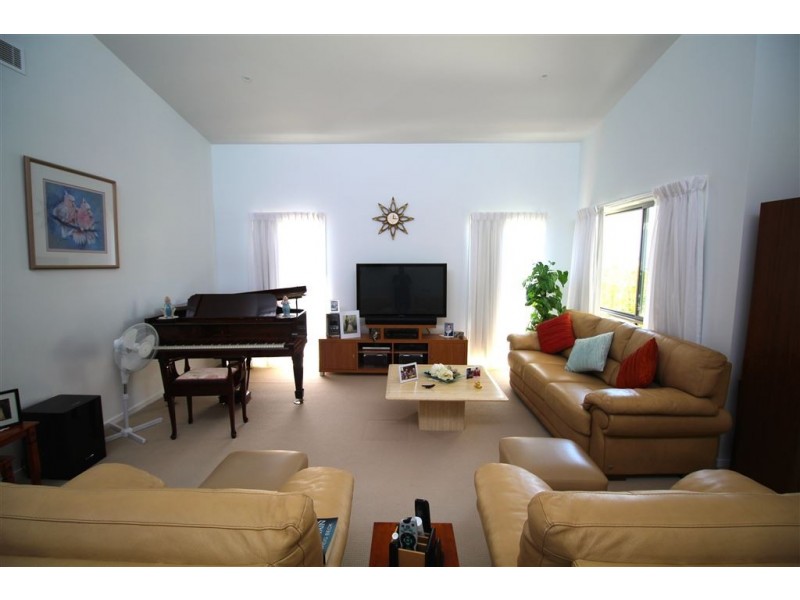 140/1 Halcyon way, Hope Island QLD 4212
