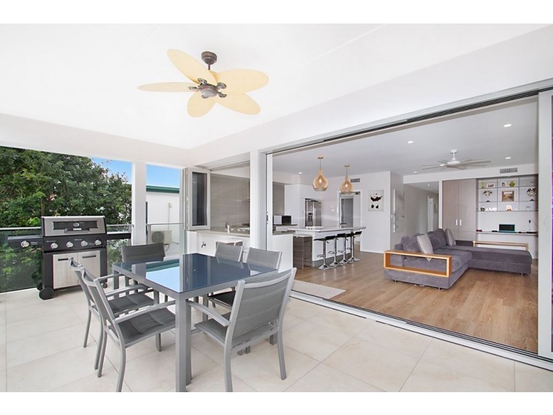 67 Seagull Avenue, Mermaid Beach QLD 4218
