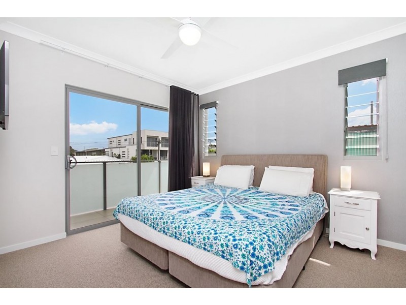 67 Seagull Avenue, Mermaid Beach QLD 4218
