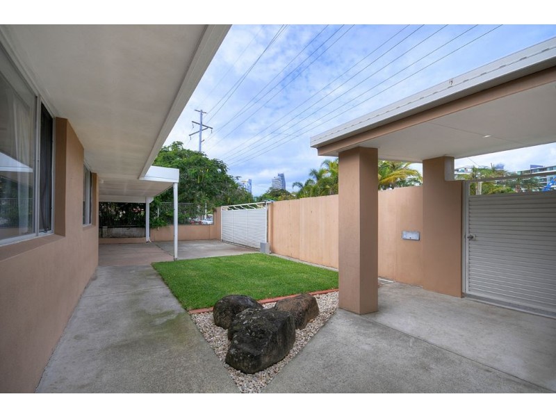 62 Allambi Avenue, Broadbeach Waters QLD 4218