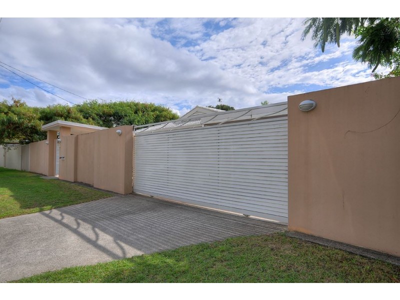 62 Allambi Avenue, Broadbeach Waters QLD 4218
