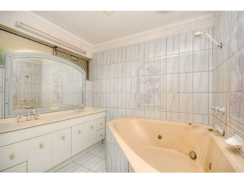 62 Allambi Avenue, Broadbeach Waters QLD 4218