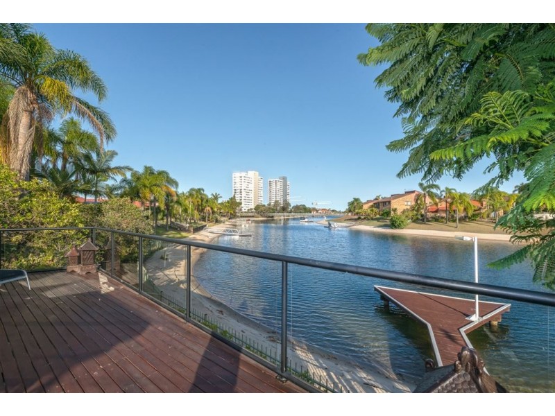 2 Plumosa Court, Mermaid Waters QLD 4218