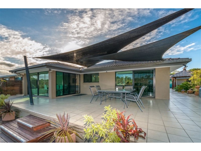 2 Plumosa Court, Mermaid Waters QLD 4218