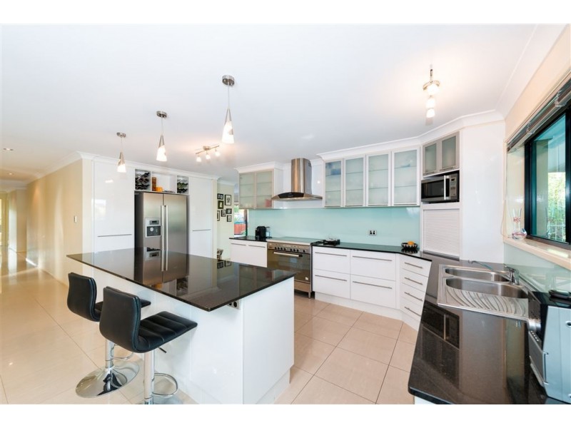 2 Plumosa Court, Mermaid Waters QLD 4218