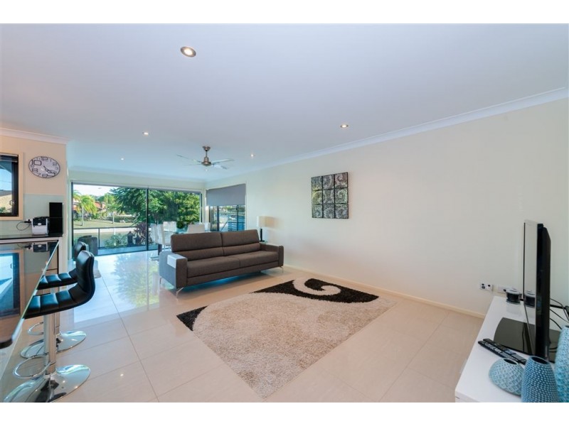 2 Plumosa Court, Mermaid Waters QLD 4218