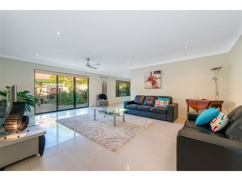 2 Plumosa Court, Mermaid Waters QLD 4218