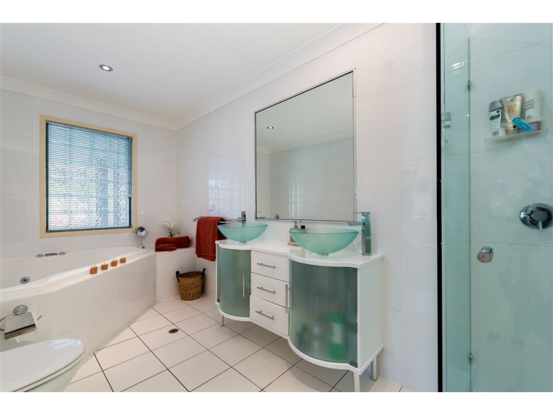 2 Plumosa Court, Mermaid Waters QLD 4218