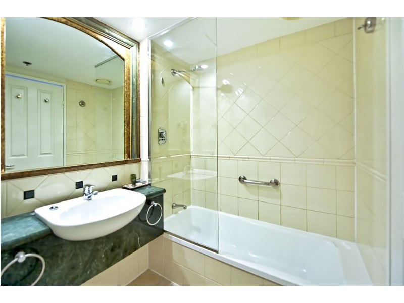 25 Laycock Street, Surfers Paradise QLD 4217