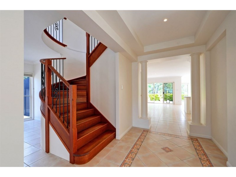 3146 Riverleigh Drive, Hope Island QLD 4212