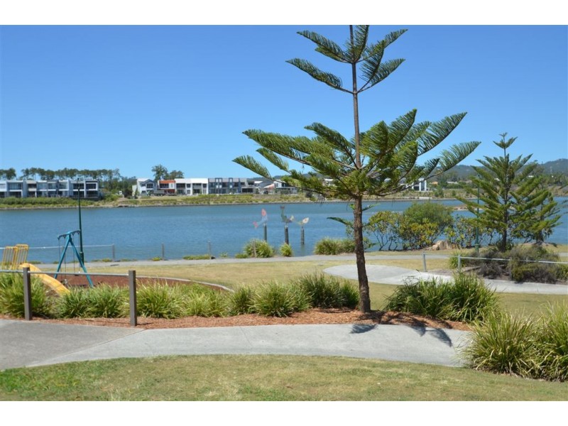 2/34 North Shore Avenue, Varsity Lakes QLD 4227