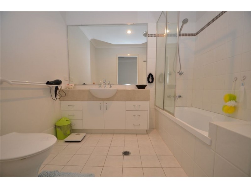 2/34 North Shore Avenue, Varsity Lakes QLD 4227