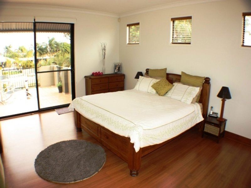 39 Beverley Crescent, Broadbeach Waters QLD 4218