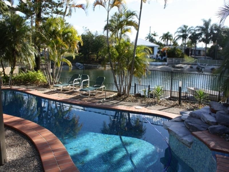 39 Beverley Crescent, Broadbeach Waters QLD 4218