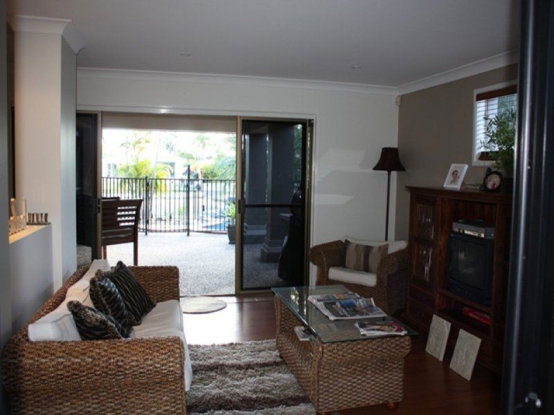 39 Beverley Crescent, Broadbeach Waters QLD 4218