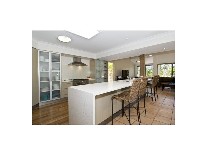 39 Beverley Crescent, Broadbeach Waters QLD 4218