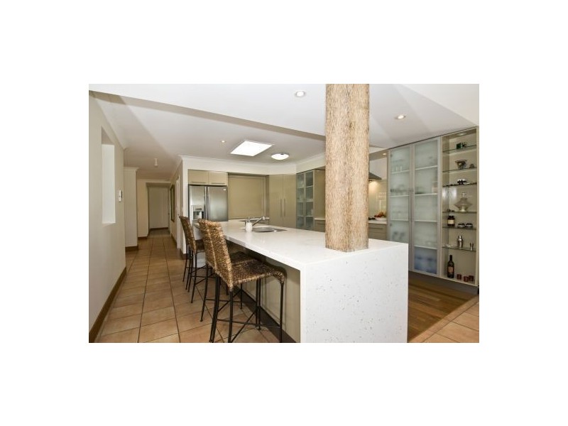 39 Beverley Crescent, Broadbeach Waters QLD 4218
