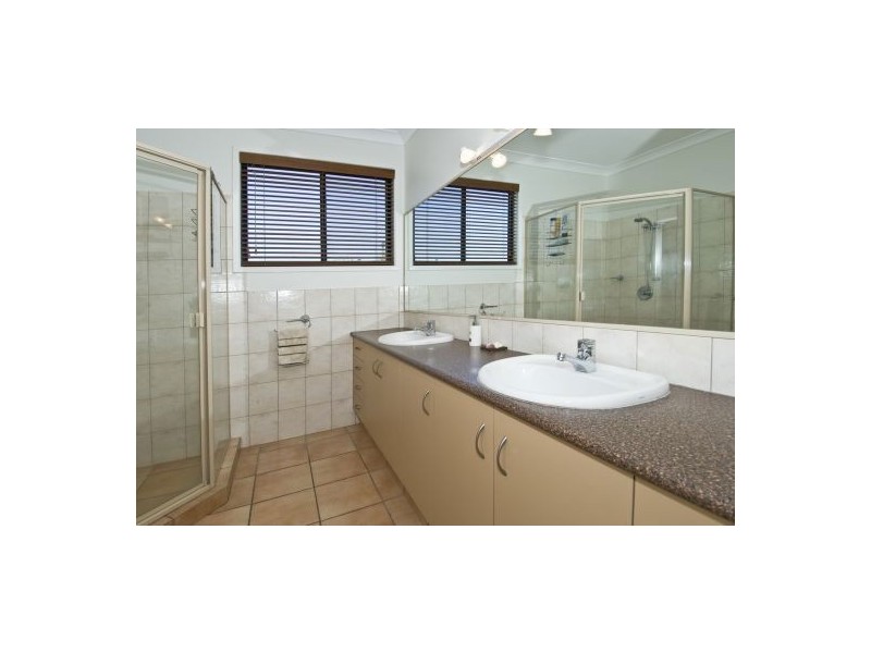 39 Beverley Crescent, Broadbeach Waters QLD 4218