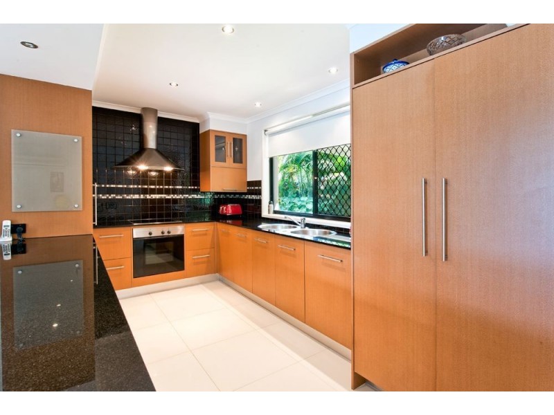 8 Kalimna Drive, Broadbeach Waters QLD 4218