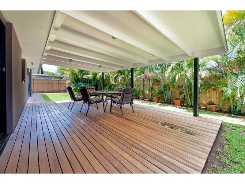 8 Kalimna Drive, Broadbeach Waters QLD 4218