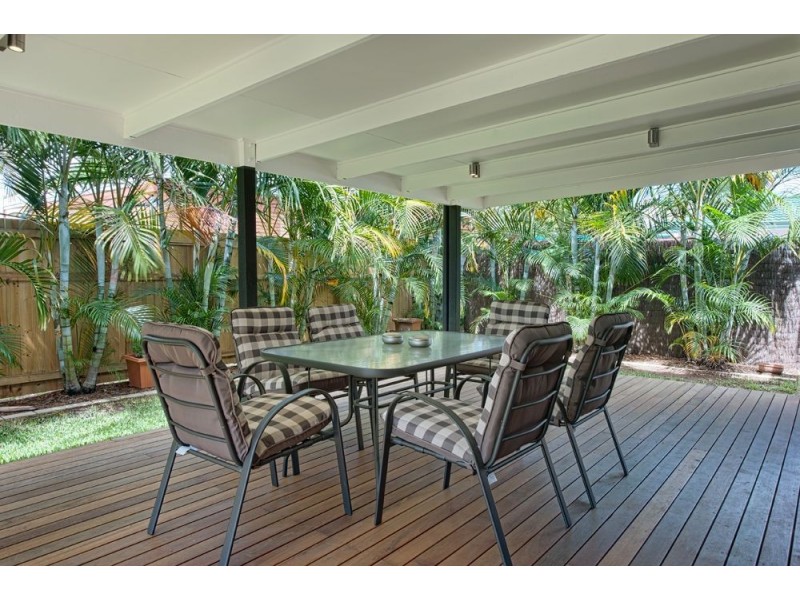 8 Kalimna Drive, Broadbeach Waters QLD 4218