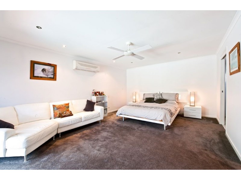 8 Kalimna Drive, Broadbeach Waters QLD 4218