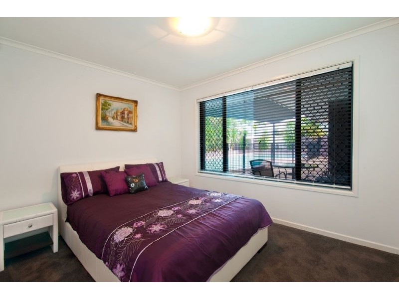 8 Kalimna Drive, Broadbeach Waters QLD 4218