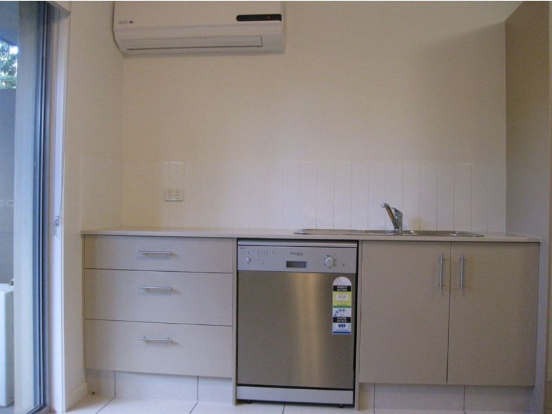 13/446 Pine Ridge Rd, Coombabah QLD 4216