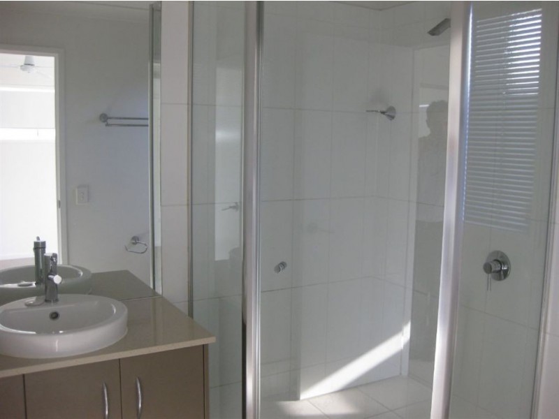 13/446 Pine Ridge Rd, Coombabah QLD 4216