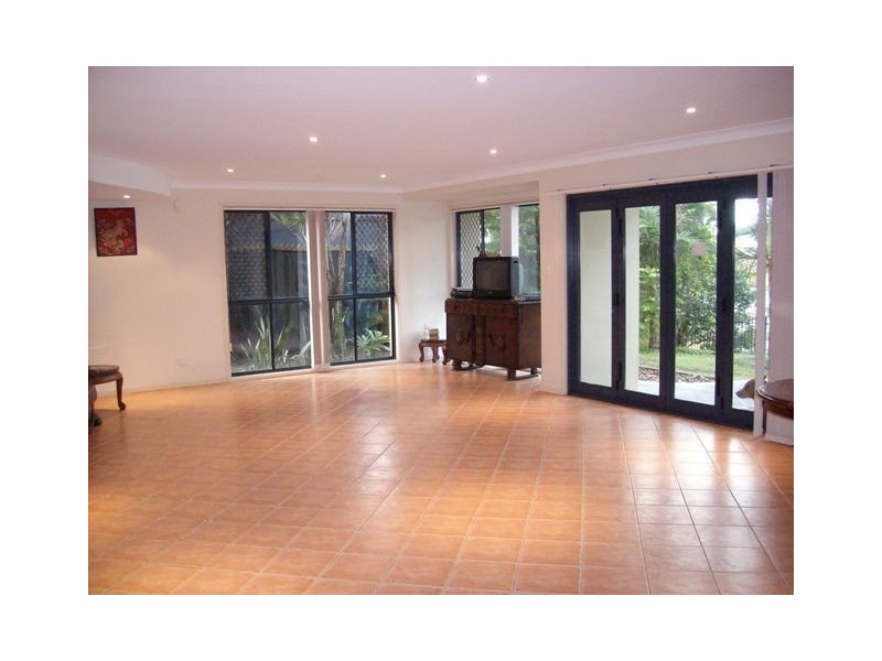 36 T E Peters Drive, Broadbeach Waters QLD 4218