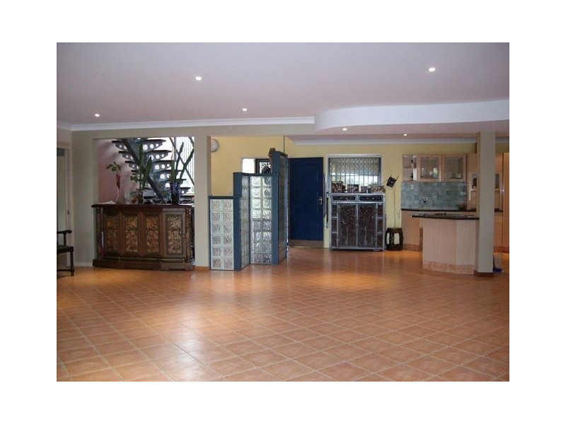 36 T E Peters Drive, Broadbeach Waters QLD 4218