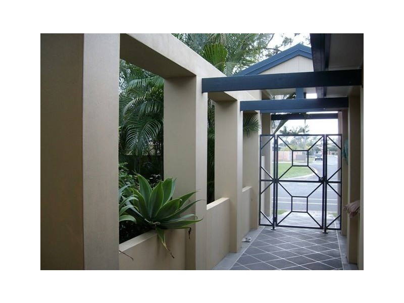 36 T E Peters Drive, Broadbeach Waters QLD 4218