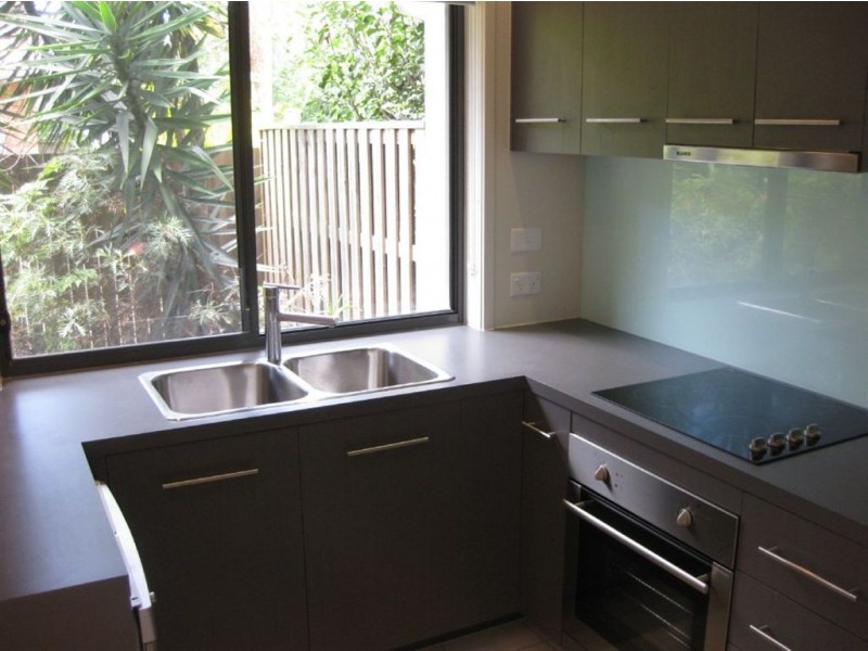 2/73-75 Benowa Rd, Southport QLD 4215
